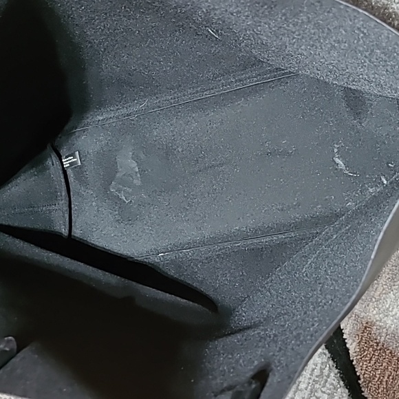 VICTORIA SECRET 2016 LARGE OPEN FAUX LEATHER TOTE - Picture 3 of 8